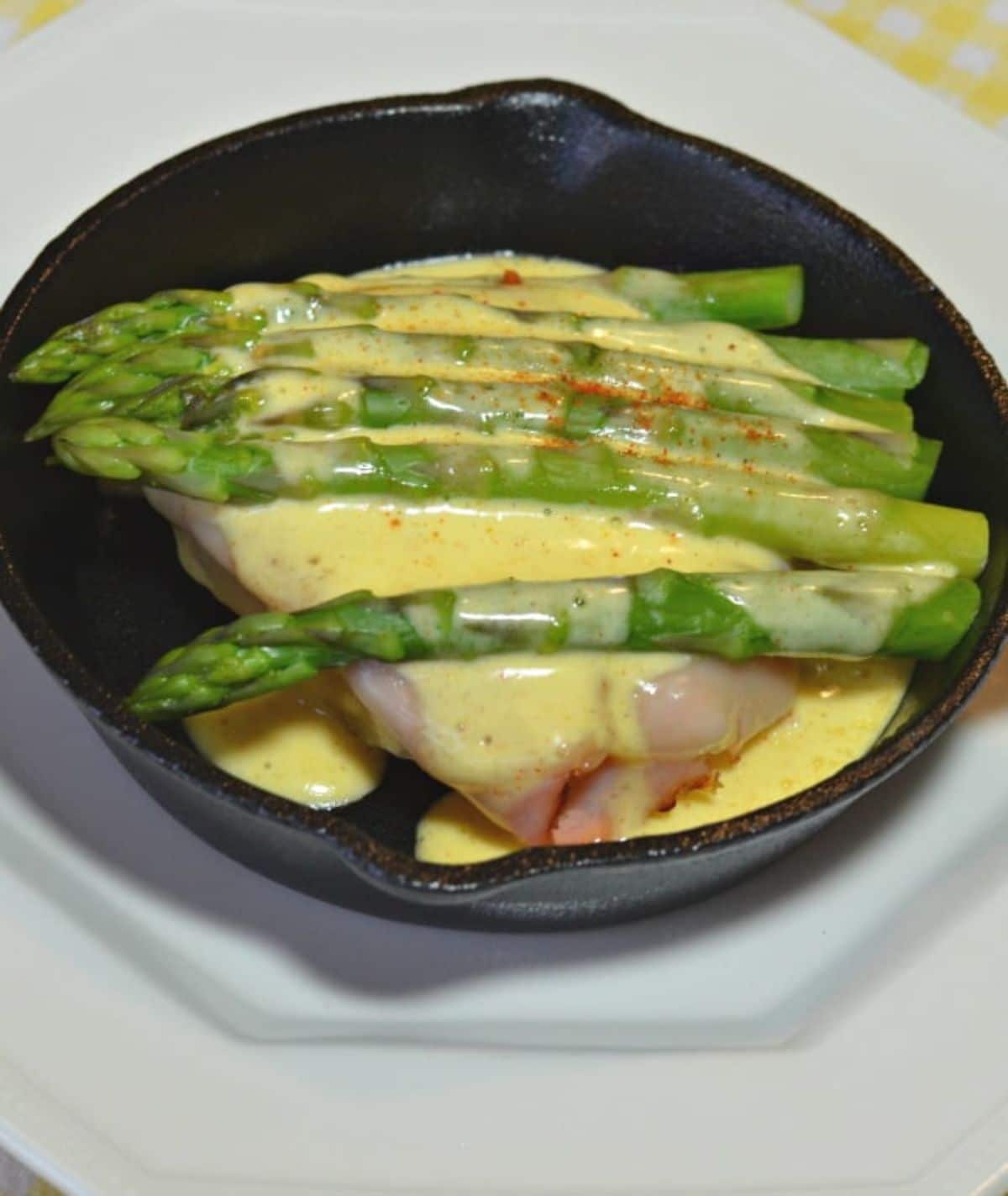 Delicious open-faced asparagus sandwiches on a black skillet.