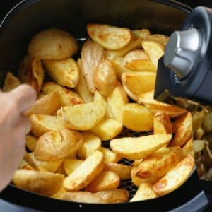Air fryer roasted potatoes featured