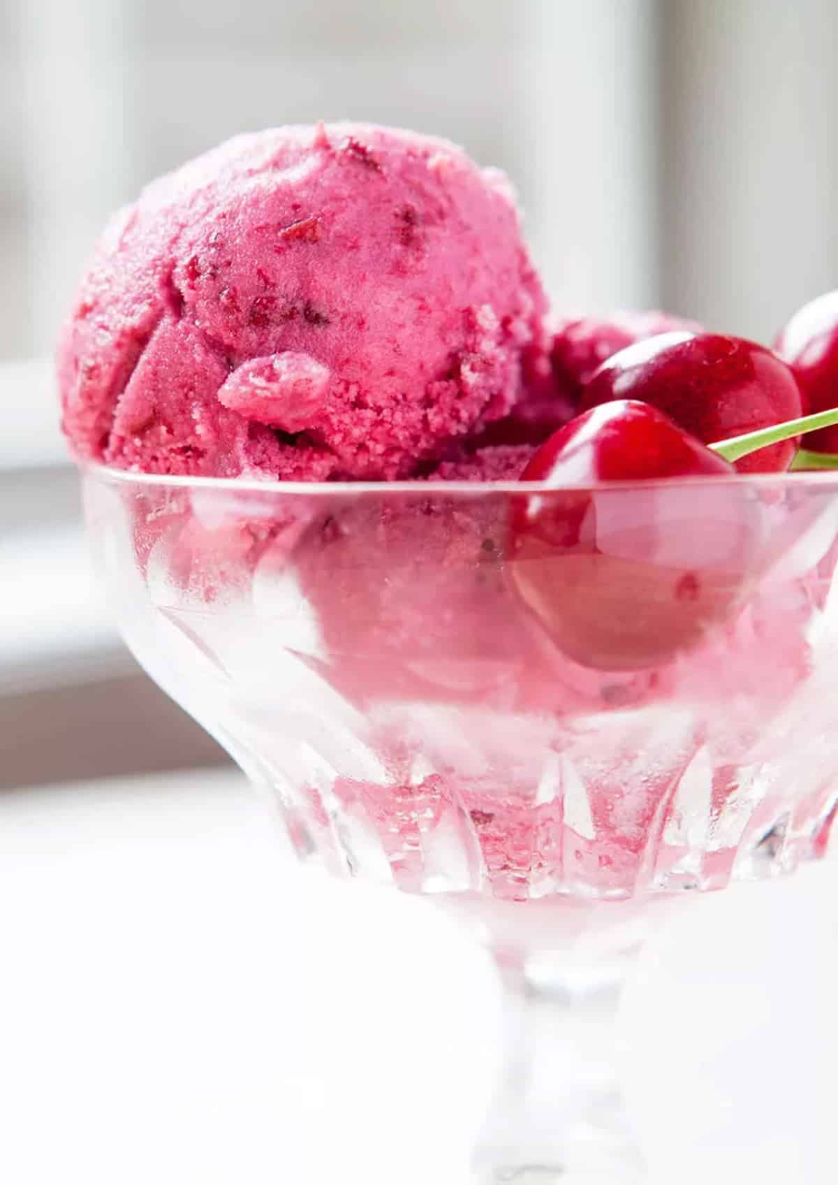 Cherry frozen yogurt