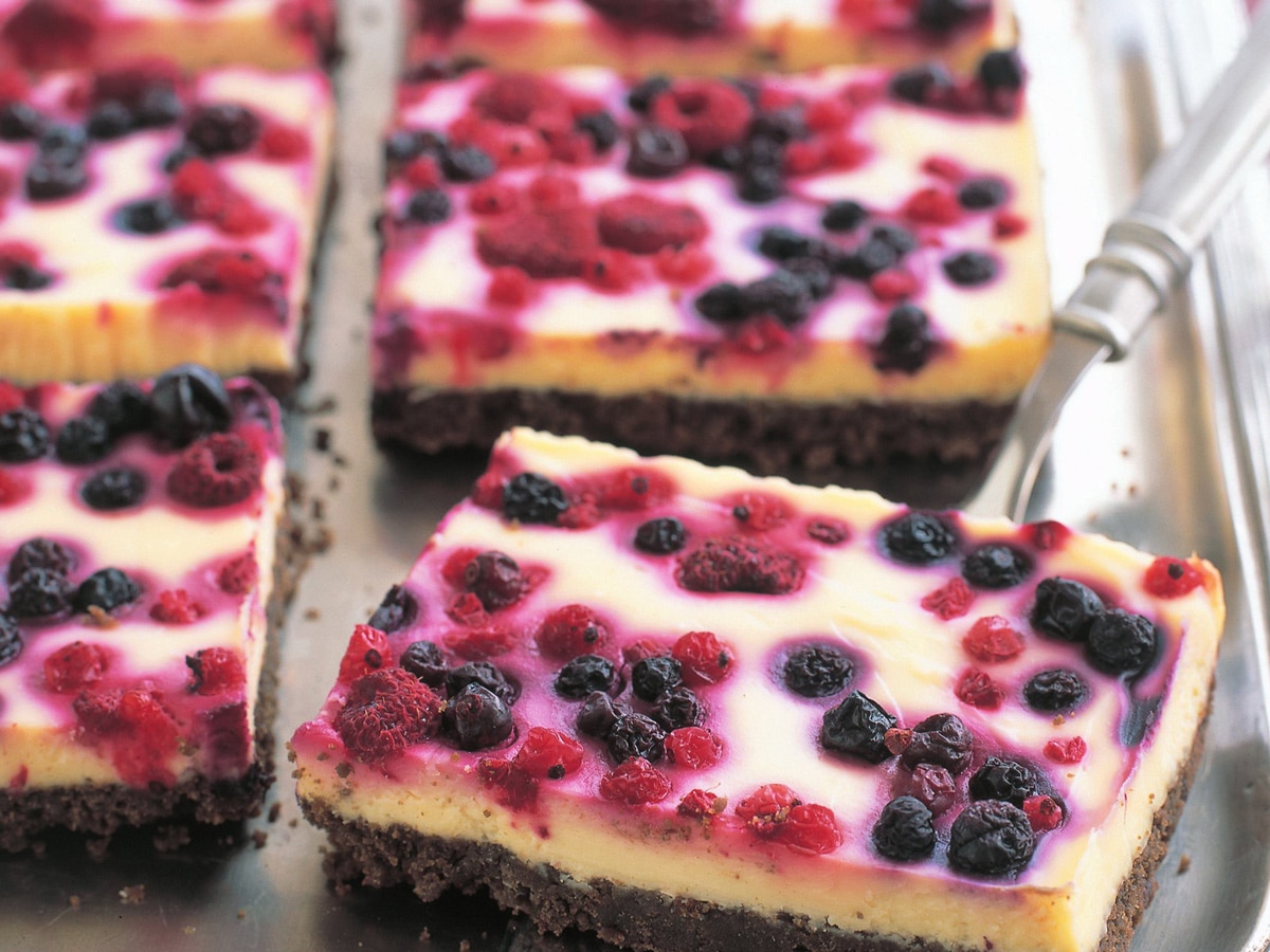 Mixed berry baked cheesecake
