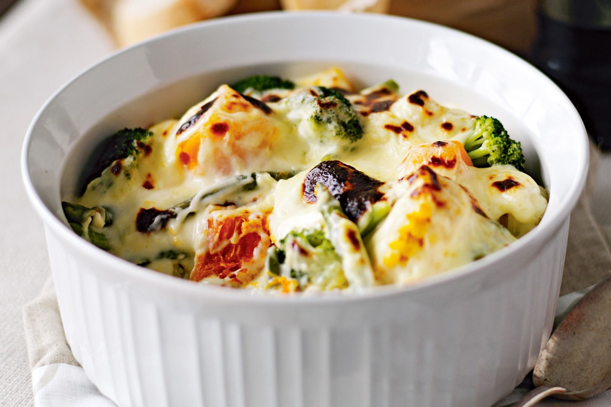 Mixed vegetables in cheese sauce