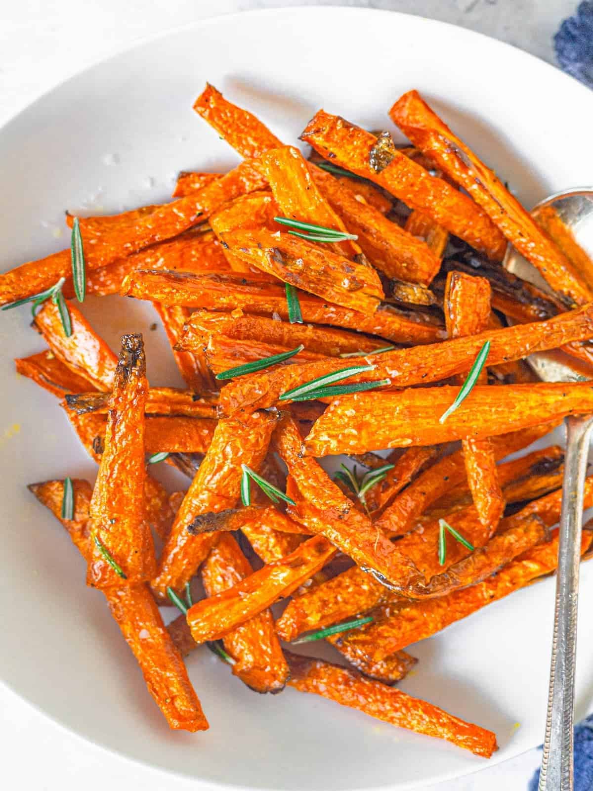 Roasted garlic air fryer carrots