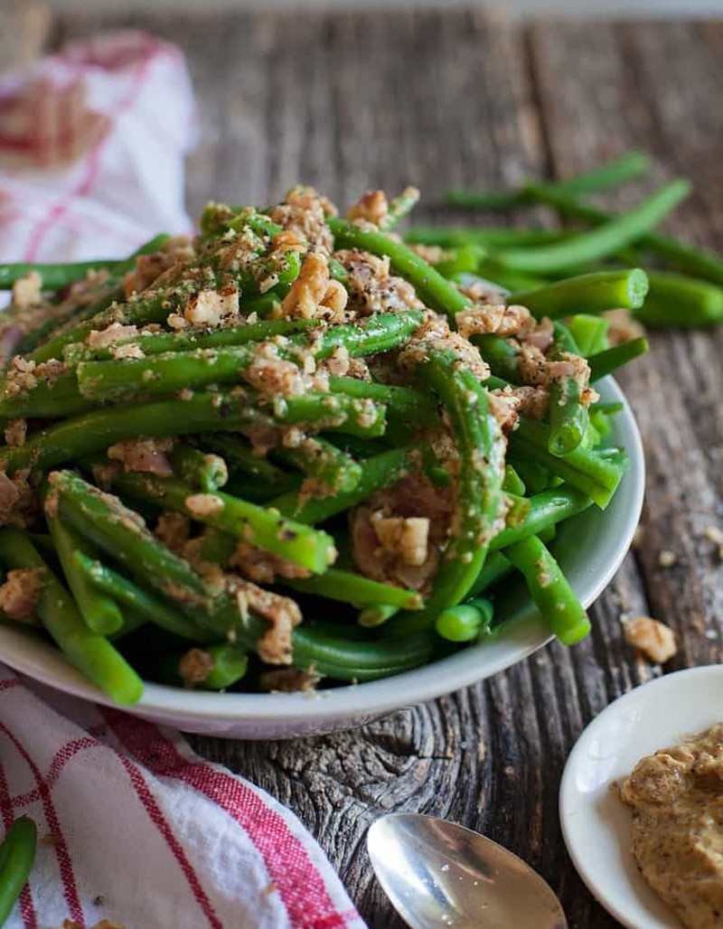Sautéed green beans with mustard and shallots