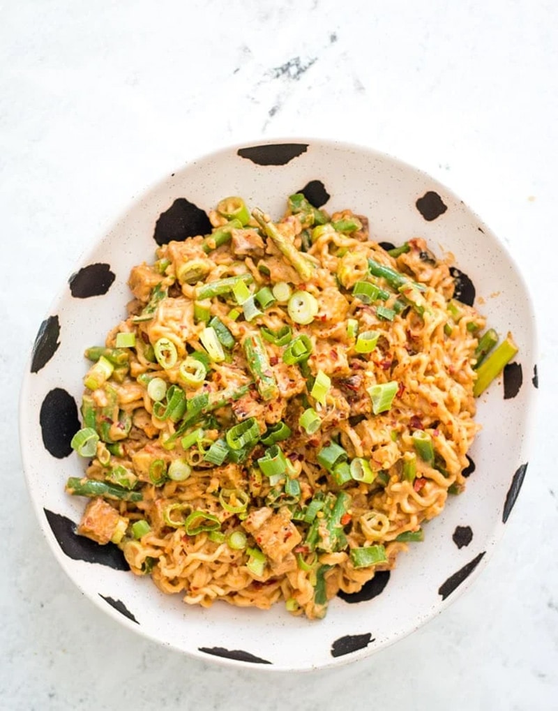 Spicy peanut noodles with crispy tofu and green beans
