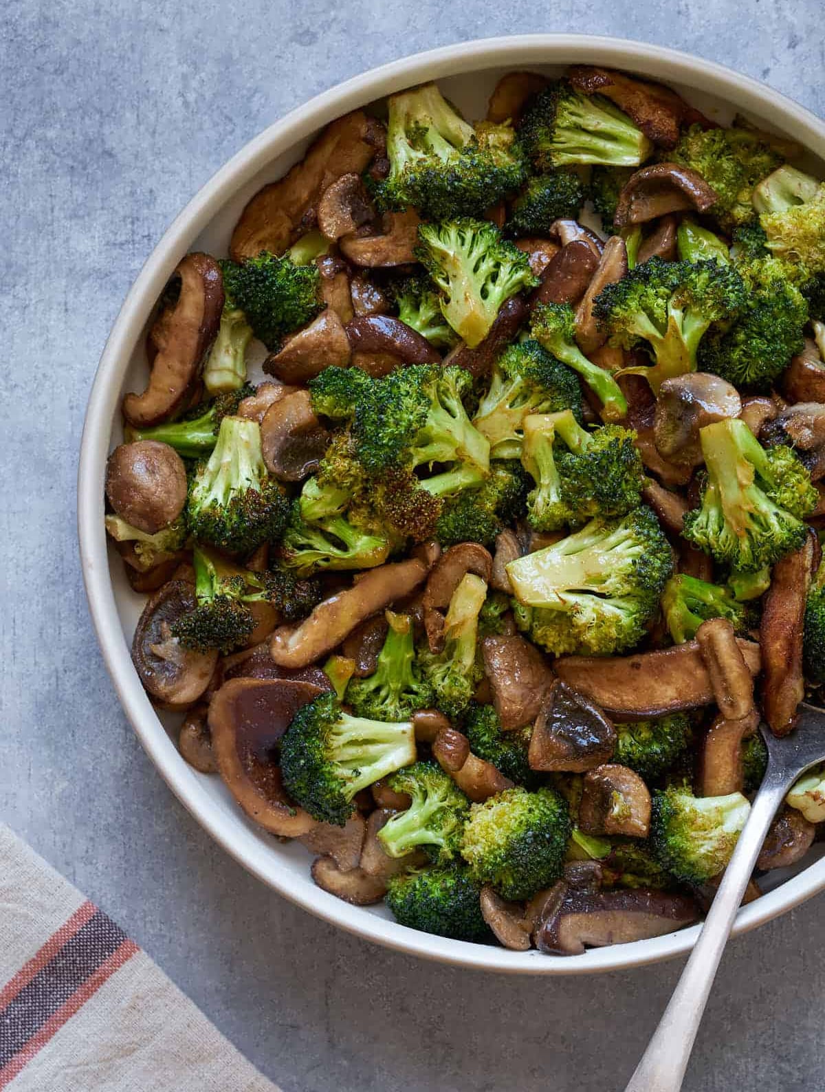 Air fryer broccoli and mushrooms recipe