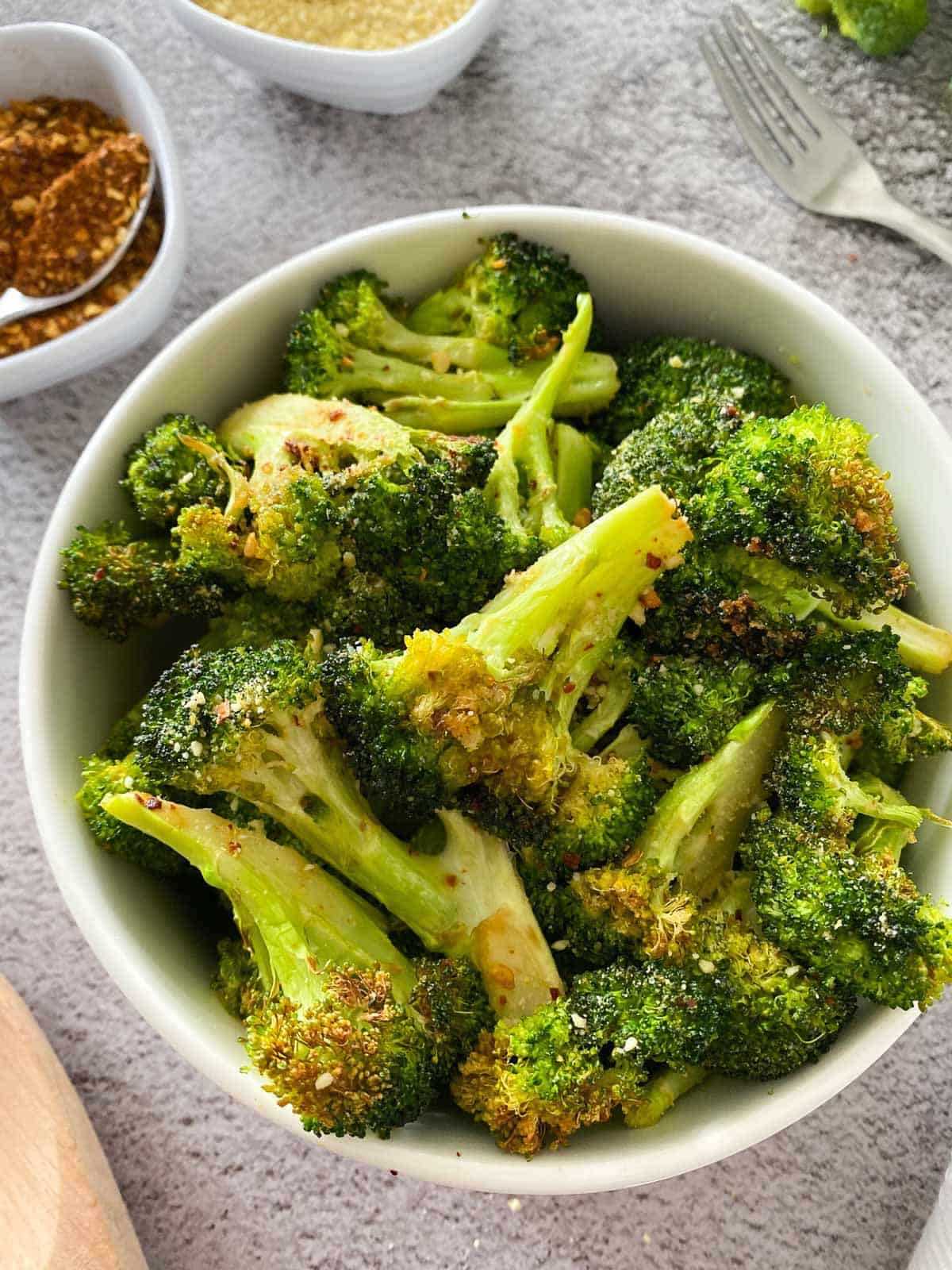 Air fryer broccoli w/ oil-free option
