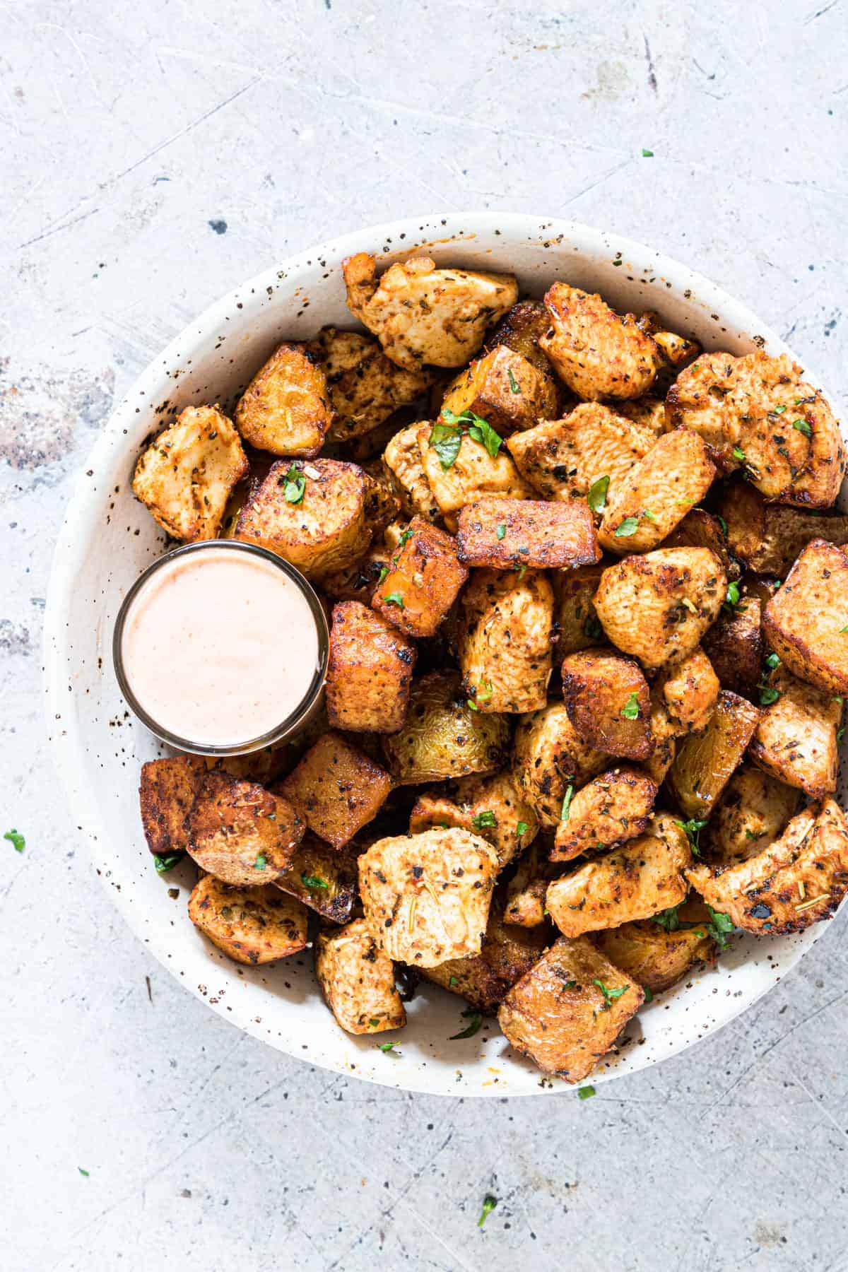 https://cottageatthecrossroads.com/wp-content/uploads/2023/09/air-fryer-chicken-and-potatoes-dinner.jpg