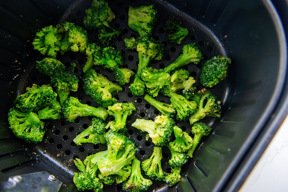 Air fryer frozen broccoli with garlic powder