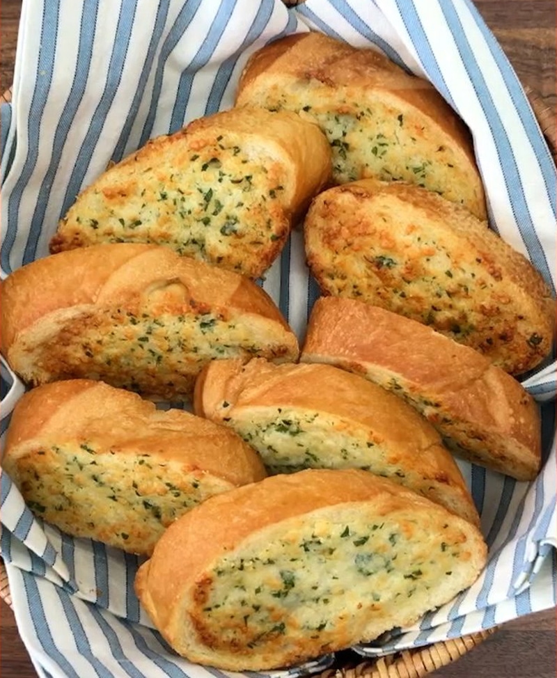 Air fryer garlic bread