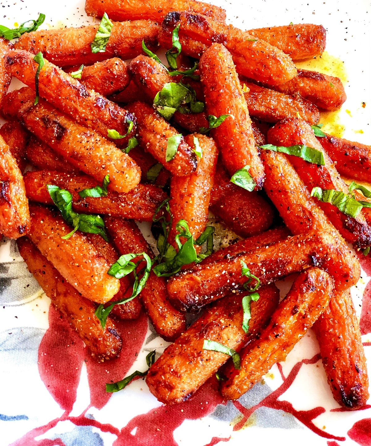 Air fryer sweet and spicy roasted carrots