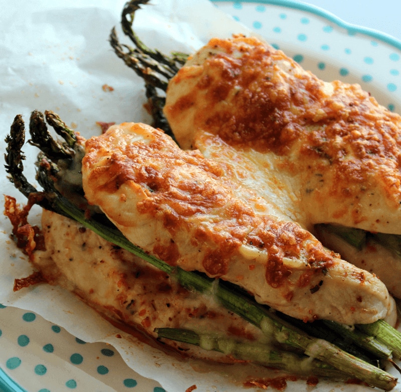 Cheesy chicken & asparagus bundles