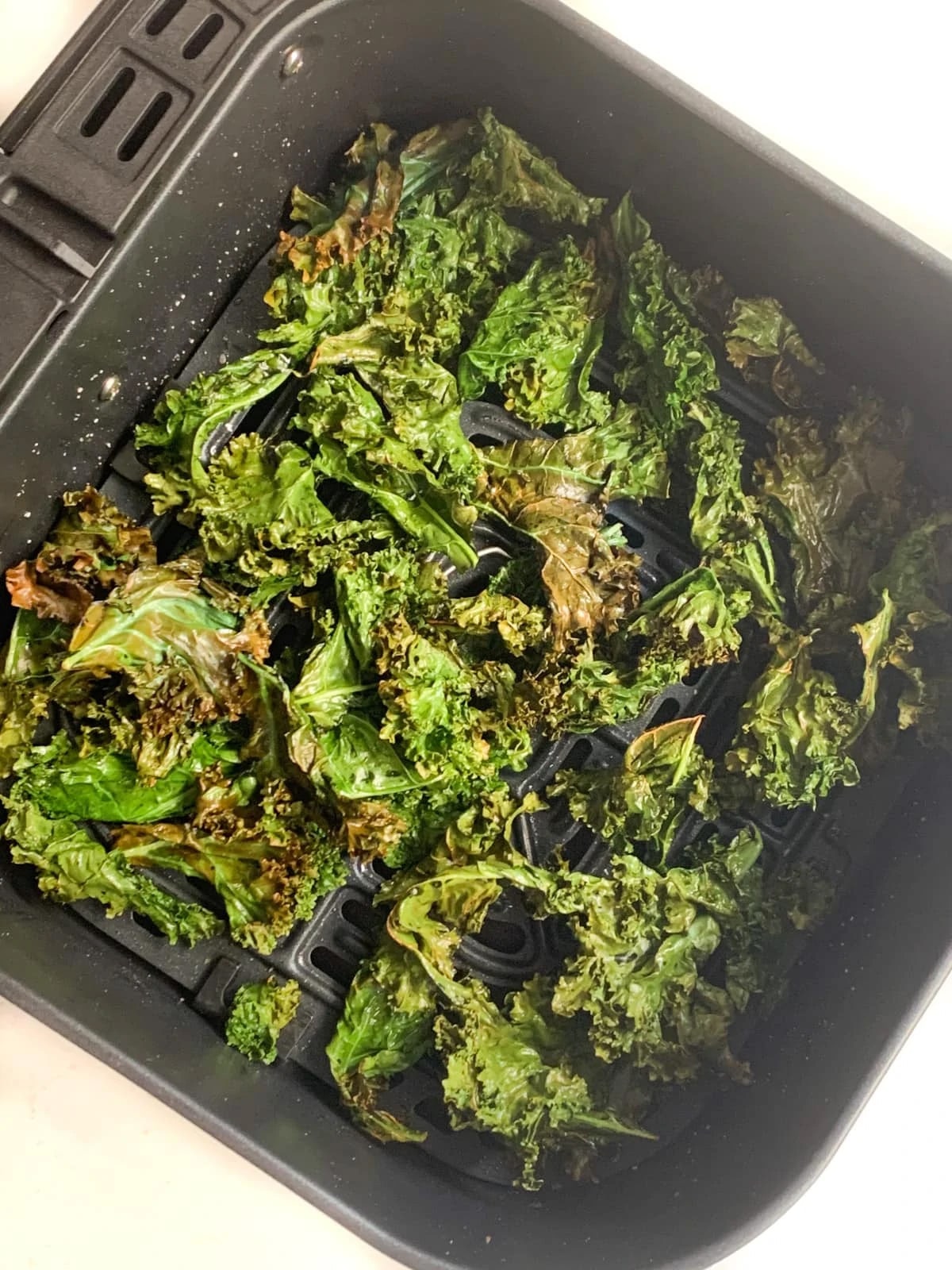 Customizable crispy air fryer kale chips