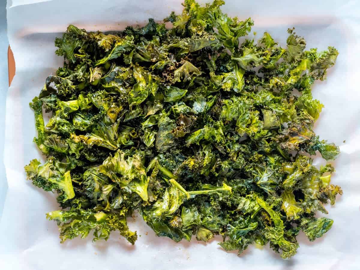 Healthy & crispy air fryer kale chips