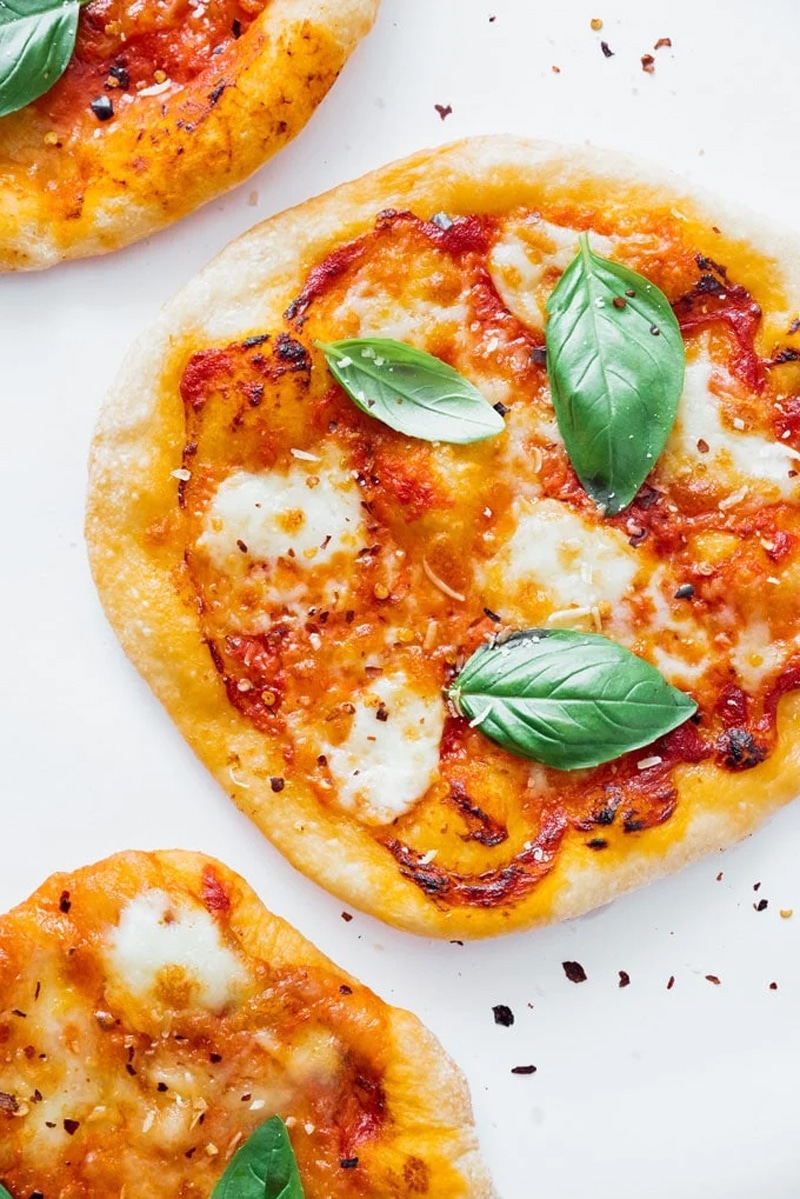 How to make air fryer pizza (with a crispy crust! )