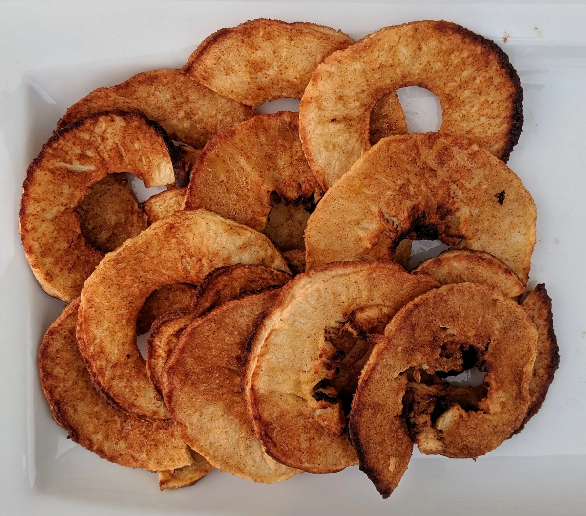 Low-calorie homemade apple chips