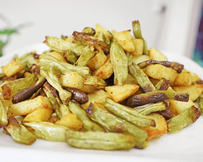 Potatoes and green beans in air fryer