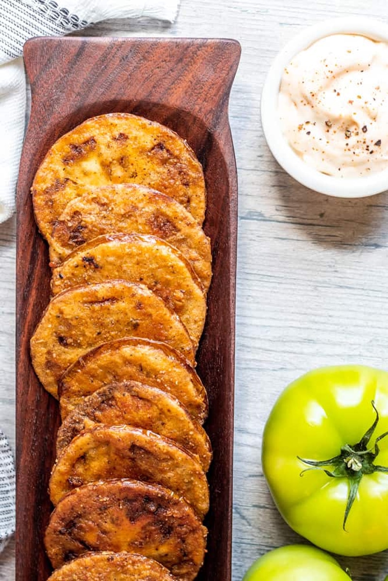 Southern fried green tomatoes with hot mayo sauce