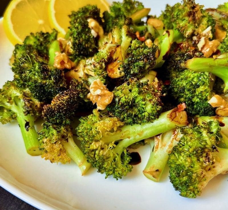 Tastiest air fryer roasted broccoli with balsamic vinegar